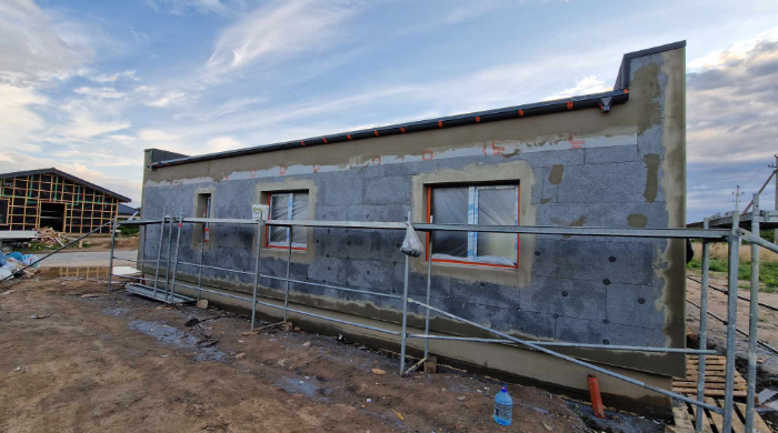 Atliekame fasadu apšiltinima, armavima, plovima/dažyma, fasadu dekoravima