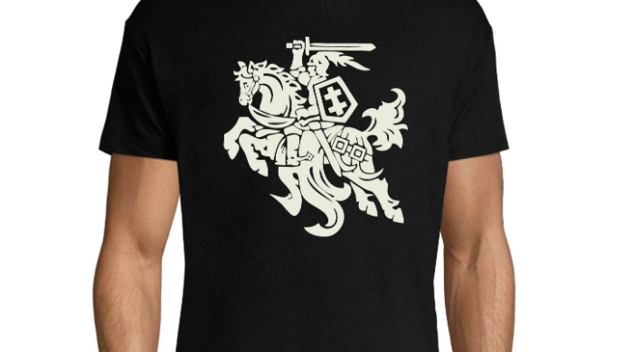 Esame šilkografijos spaudos gamintojai jos technologija gaminame spaudus ant įvairiausių drabužių, kepurių, maišelių ir t.t.
Pasiūlysime netik aukštos kokybės spauda su ryškiausiomis spalvomis, bet ir įvairiais efektais aukso, sidabro dažais, folija, puff ,3D efektais.
Taipogi pasiūlysime įvairių kokybiškų drabužių geromis kainomis