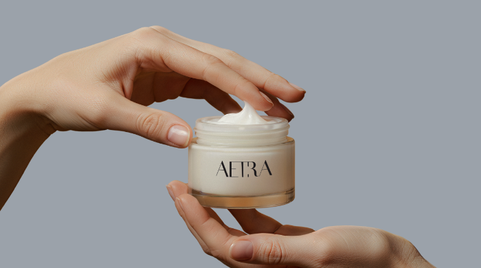 Sveiki! Esu vizualo dizainerė, padedanti verslams kurti aiškią ir estetišką komunikaciją – nuo vizualinės identiteto iki svetainių.
Dirbu su:
• logotipais ir brandbook’ais
• Shopify svetainėmis ir UX/UI dizainu
• SEO ir PPC reklama
Mano tikslas – suderinti estetiką su funkcionalumu ir realiais verslo rezultatais.